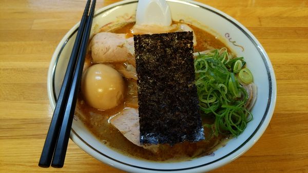 「ニンニクチャーシュー麺+玉子」@ハルピンラーメン 本店の写真