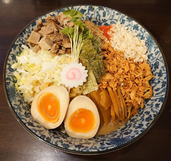 「豚骨魚介まぜそば+味玉(1030円)」@麺処はなぶさの写真