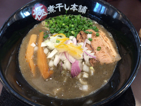 「極濃煮干し豚骨ラーメン 840円」@極煮干し本舗 久喜店の写真