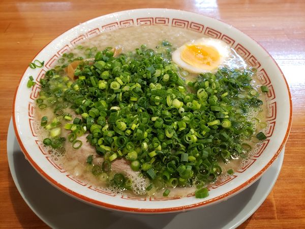 「博多らーめんコッテリ（+ネギ」@濃厚豚骨らーめん 博多一路の写真