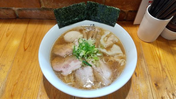 「特醤油ラーメン大盛(1250円)」@ShiNaChiKu亭の写真