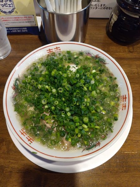 「豚骨ﾗｰﾒﾝ(ﾊﾞﾘｶﾀ)+味玉+ネギ+替え玉２回ｷｸﾗｹﾞ抜き」@ラーメン池田の写真