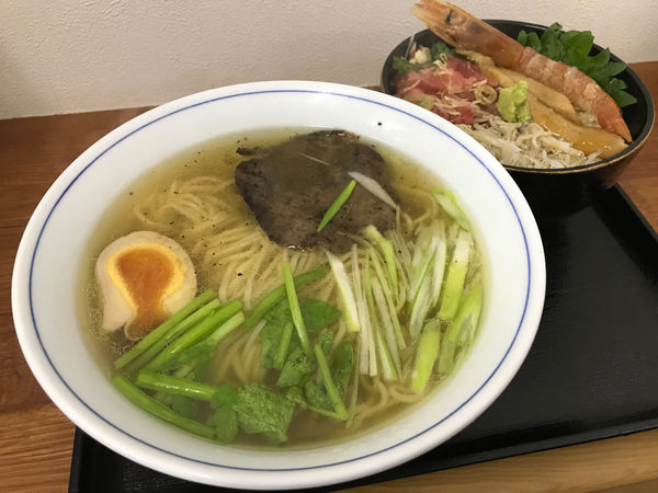 「焼牛たんら〜めん + 海鮮丼セット　1870円」@創作たん屋 麺KOOの写真