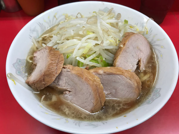 「小ぶた入り・麺少なめ」@ラーメン二郎 上野毛店の写真