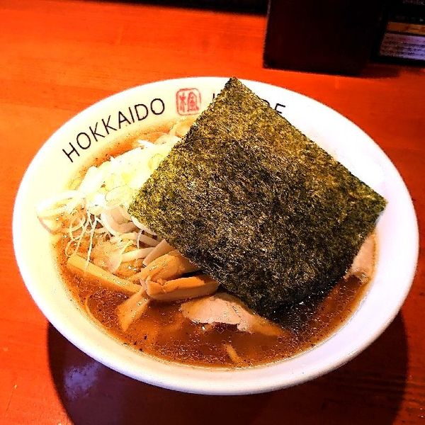 「醤油らーめん大盛」@北海道らーめん 楓 平和島店の写真