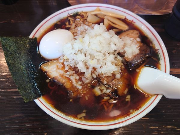 「元祖 竹岡式ラーメン 半熟卵 玉ねぎ増量トッピング」@竹岡式ラーメン 竹徳の写真
