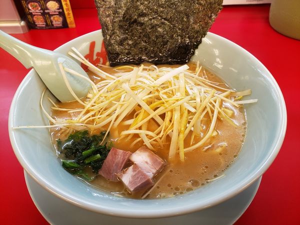 「醤油ネギラーメン（バリカタ、普、脂少」@山岡家 前橋野中店の写真
