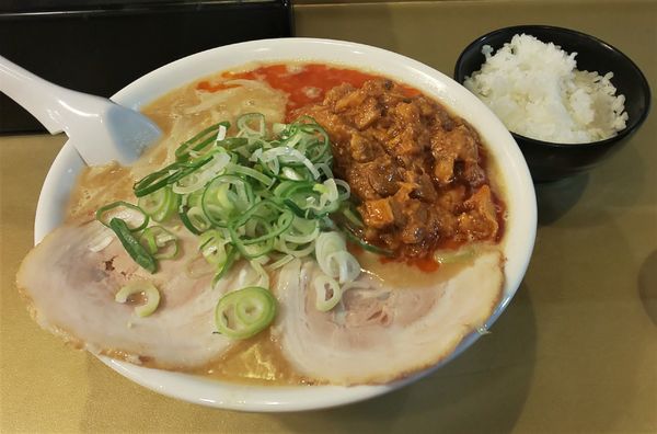 「味噌ラーメン+辛バクダン+サービス半ライス」@超ごってり麺 ごっつ 秋葉原店の写真