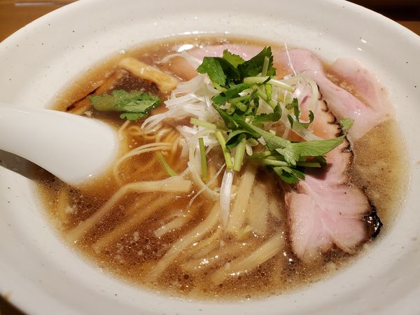 「醤油らぁ麺」@らぁ麺 吉井 勝どき店の写真