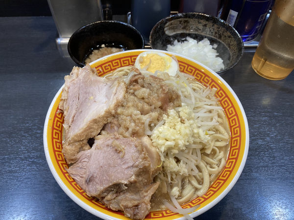 「ラーメン(豚2枚、半卵)＋玉ねぎ」@えどもんどの写真
