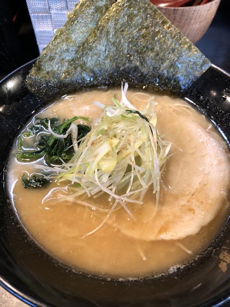 「らーめん(細麺)700円」@城南らーめん 紫龍 旗の台本店の写真