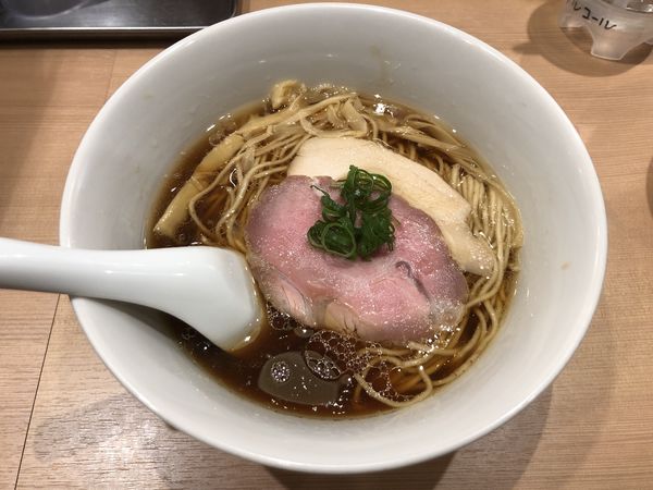 「醤油らーめん」@らぁ麺 はやし田 赤羽店の写真