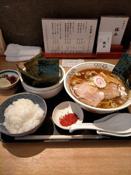 「中華そば麺硬め＋辛味＋のり＋ライス」@中華そば 勝本の写真