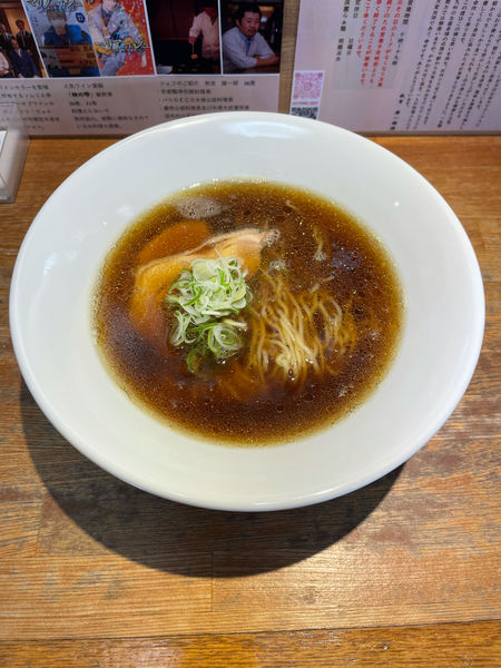 「淡麗醤油らぁ麺（７００円）」@淡麗らぁ麺 明鏡志水の写真