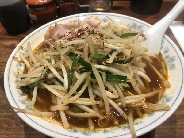 「香来麺・野菜増し・辛さ普通（880円）」@元祖熟成細麺 香来 壬生本店の写真