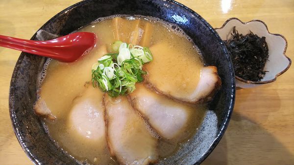 「塩ラーメン＋黒バラ海苔＋チャーシュー」@ラーメン ともの写真