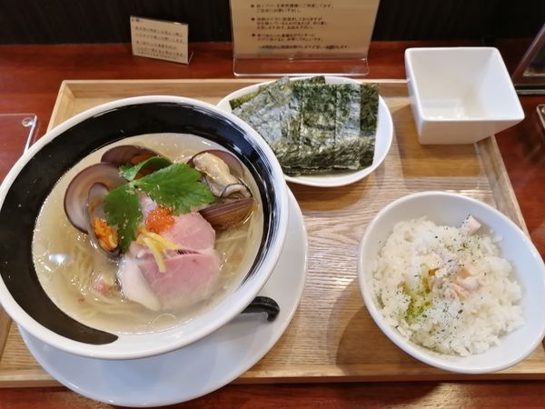 「沖しじみと牡蠣の汐そば950円のり100円ガリバタ飯150円」@麺処しろくろの写真