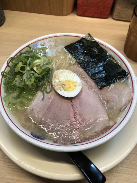「淡口豚骨ラーメン（大盛り）」@空ノ色 王子店の写真