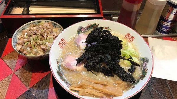「背脂煮干しラーメン」@オールドラーメンショップ 逆流の写真