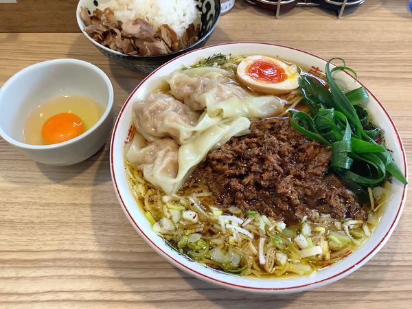 「葱皮ワンタン+ごはん+生卵（無料）」@くじら食堂bazar 三鷹店の写真