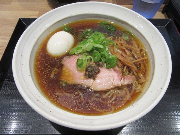 「味玉鶏そば黒（８８０円）」@境逸品 鶏そば 山田屋の写真