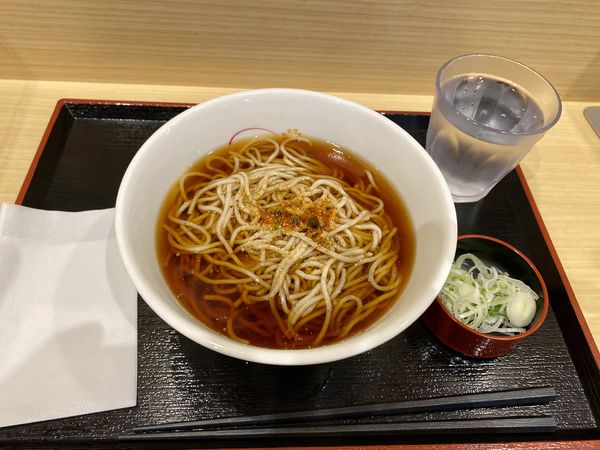 「かけそば320円」@いろり庵きらく 高田馬場店の写真