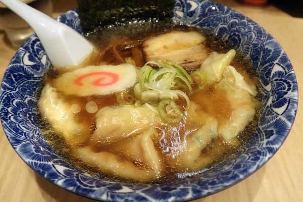 「ワンタン麺　700円」@肉厚わんたん麺と手作り焼売 ら麺亭 浅草支店の写真