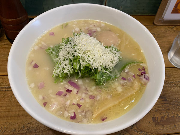 「味玉入りチャーシュー鶏白湯ラーメン1,270円」@Ramen Free Birdsの写真