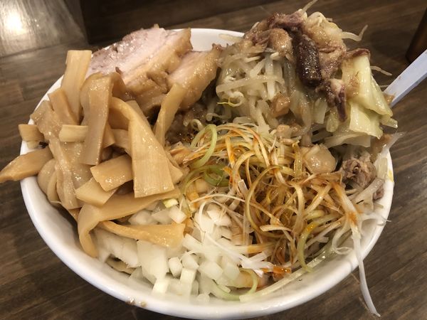 「ラーメン汁なし、ヤサイ増し、アブラ増し、メンマ」@男気らーめん アカギの写真