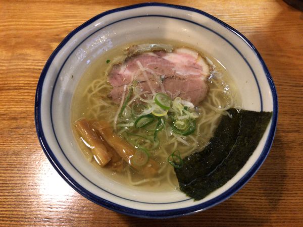 「塩らあめん」@上州地鶏ラーメン 翔鶴の写真