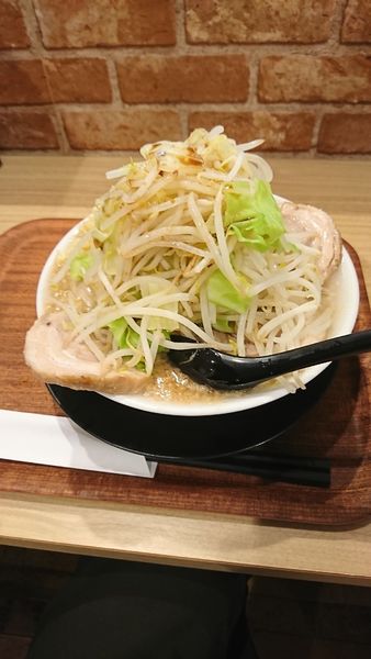 「特製豚麺野菜特大ニンニク大 大盛り 味玉」@麺屋けんしんの写真
