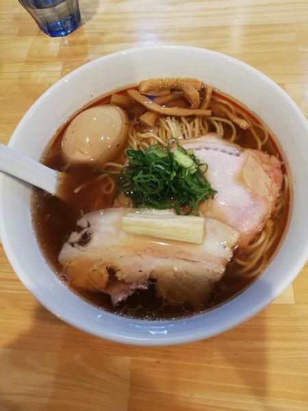 「醤油ラーメン 味玉 大盛り」@川の先の上の写真