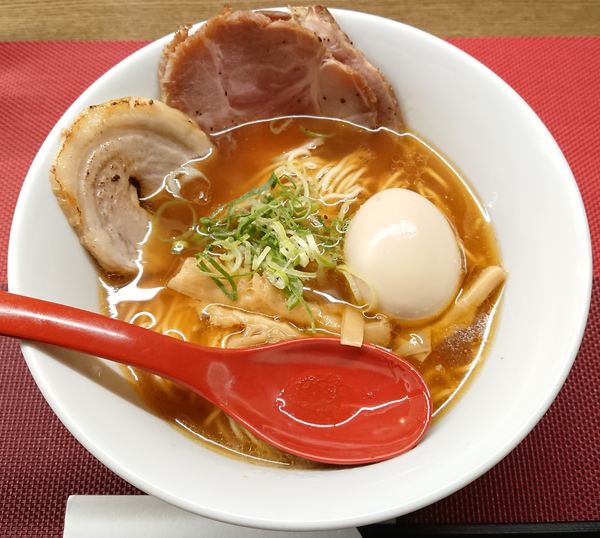 「鶏清湯・醤油らぁ麺＋味玉子」@麺LOUISの写真