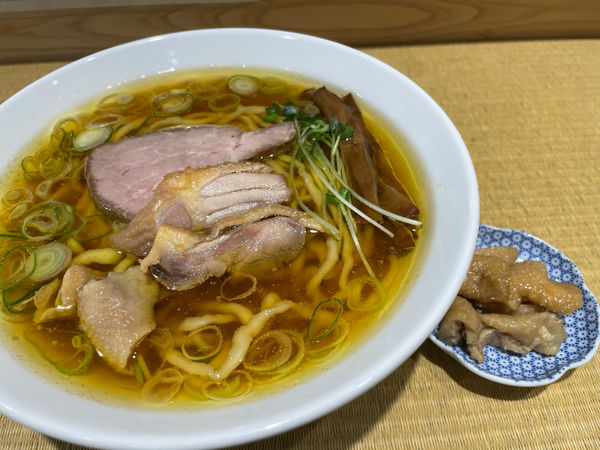 「親鶏中華そば820円、親皮50円」@手打 親鶏中華そば 綾川の写真