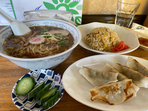 「E ランチセット　ラーメン➕半チャーハン➕餃子」@食堂二宮の写真