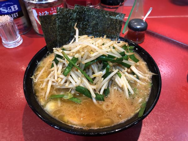 「ラーメン＋ニラもやし」@厚木家の写真