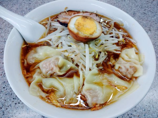 「ワンタン麺（850円）」@中華麺店 喜楽の写真