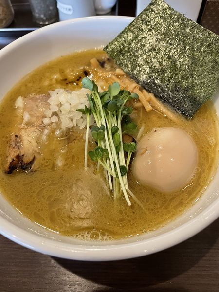 「濃厚中華そば　煮卵トッピング」@自家製麺 まかないへきるの写真