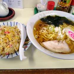 ファミリー定食 (ラーメン チャーハン) 700円