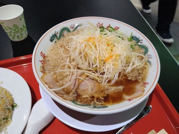 「特製醤油ラーメン特製（白ネギトッピング）」@京都北白川 ラーメン魁力屋 イオンモール京都桂川店の写真