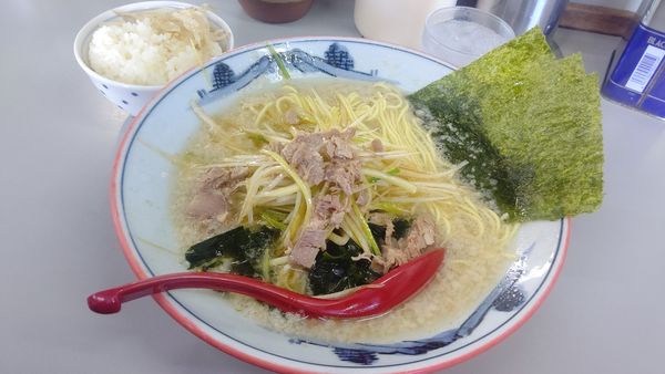 「ネギ塩ラーメン&サービス半ライス」@ラーメンショップ 122号騎西店の写真