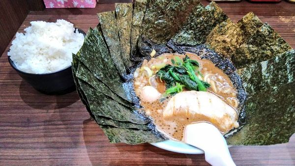 「のりスペシャルラーメン+ライス」@横浜家系らーめん 魂心家 藤沢店の写真