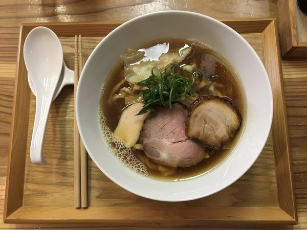 「醤油にぼしラーメン(平打ち麺)」@鶏と魚の写真