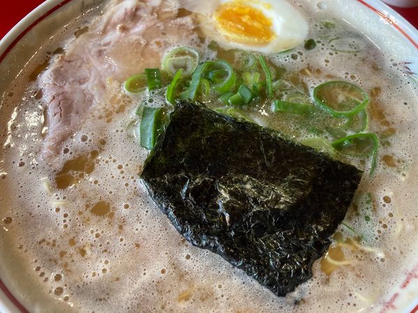「ラーメン＋半替玉」@中洲屋台 長浜ラーメン 初代 健太の写真