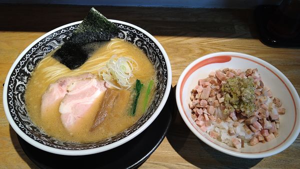 「醤油麺コクにごり(+ネギ豚めし)」@麺肴 ひづきの写真