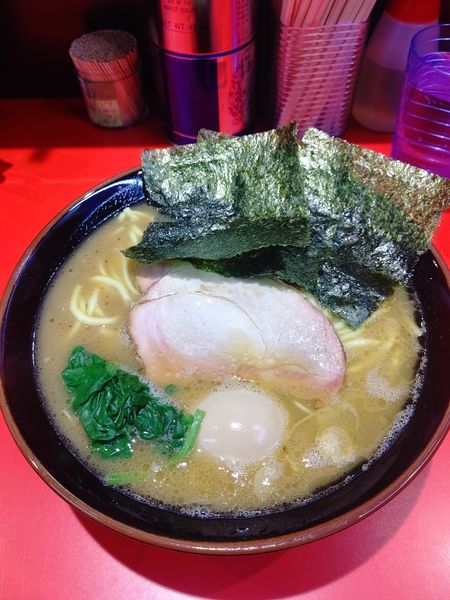 「ラーメン中+味玉」@横浜ラーメン 真砂家の写真