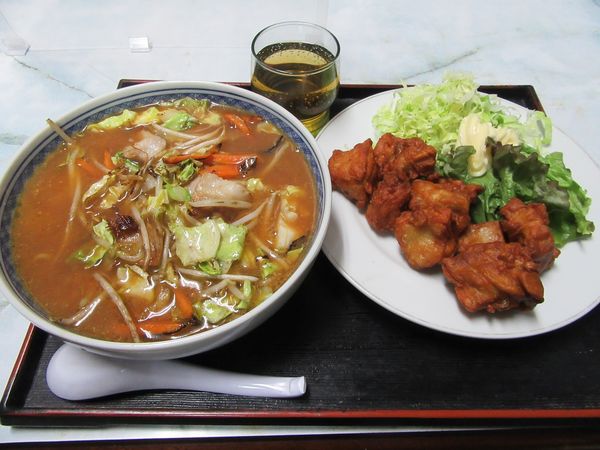 「みそラーメン（７００円）＋鳥唐揚げ７００円」@きうち食堂の写真
