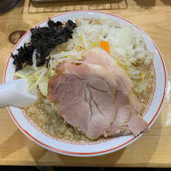 中華そば(醤油)+野菜+玉ねぎ+背脂多め