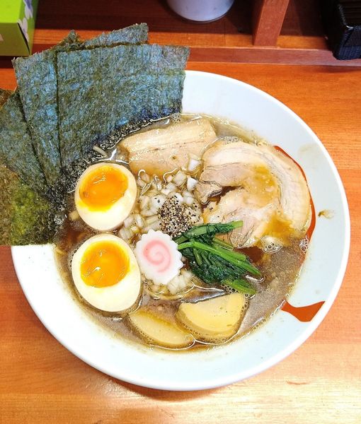 「(限定) あご出汁の中華そば850円＋味玉100円＋海苔100円」@らーめん・油そば 笑びすの写真