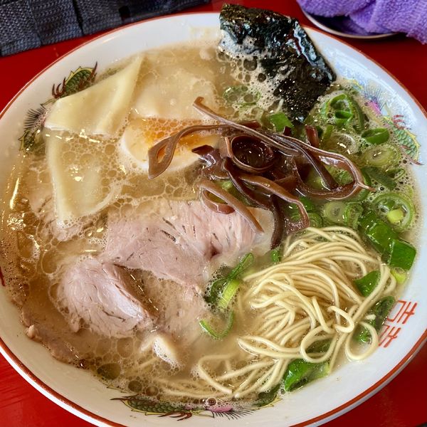 「ラーメン＋追いトゥル＋替玉」@中洲屋台 長浜ラーメン 初代 健太の写真